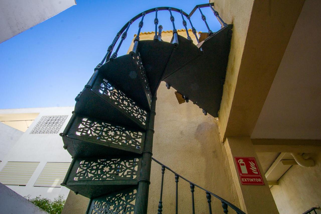 Apartamentos Sharis Jerez de la Frontera Bagian luar foto
